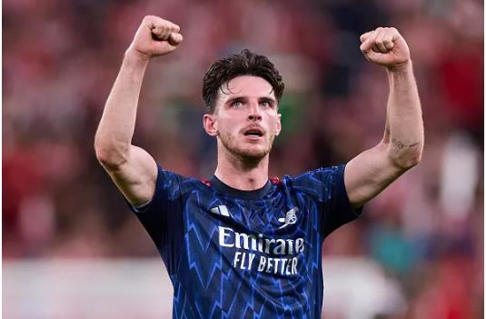 Carragher so sanh giua Declan Rice va Moises Caicedo.