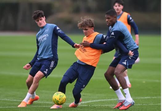 Mosquera cho biet phong cach thi dau cua Dowman giong nhu Yamal. 