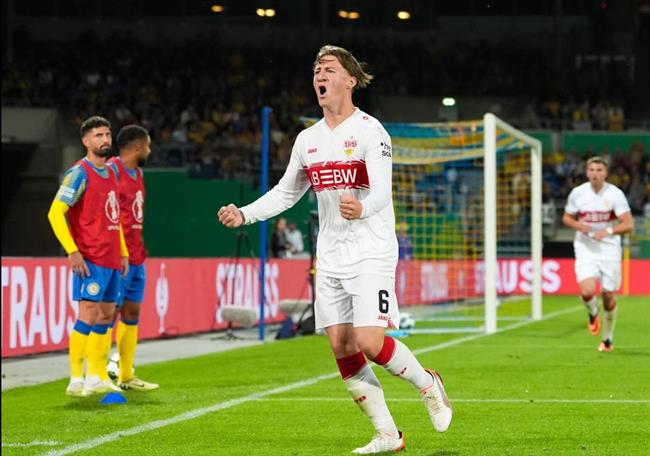 Angelo Stiller cua Stuttgart tu choi MU o He 2025.