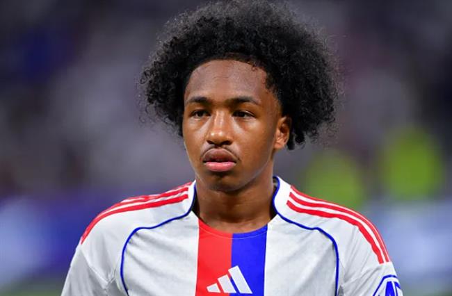 Malick Fofana xac nhan rang Chelsea va Liverpool quan tam den anh o He 2025.