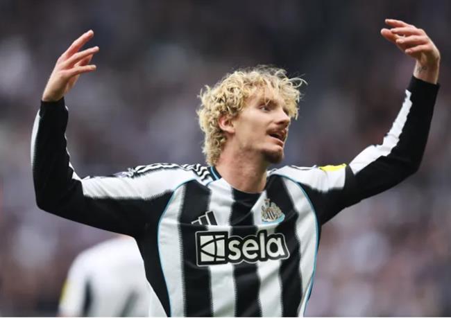 Newcastle bi goi la ke ngoc vi chi nhieu tien mua Nick Woltemade.