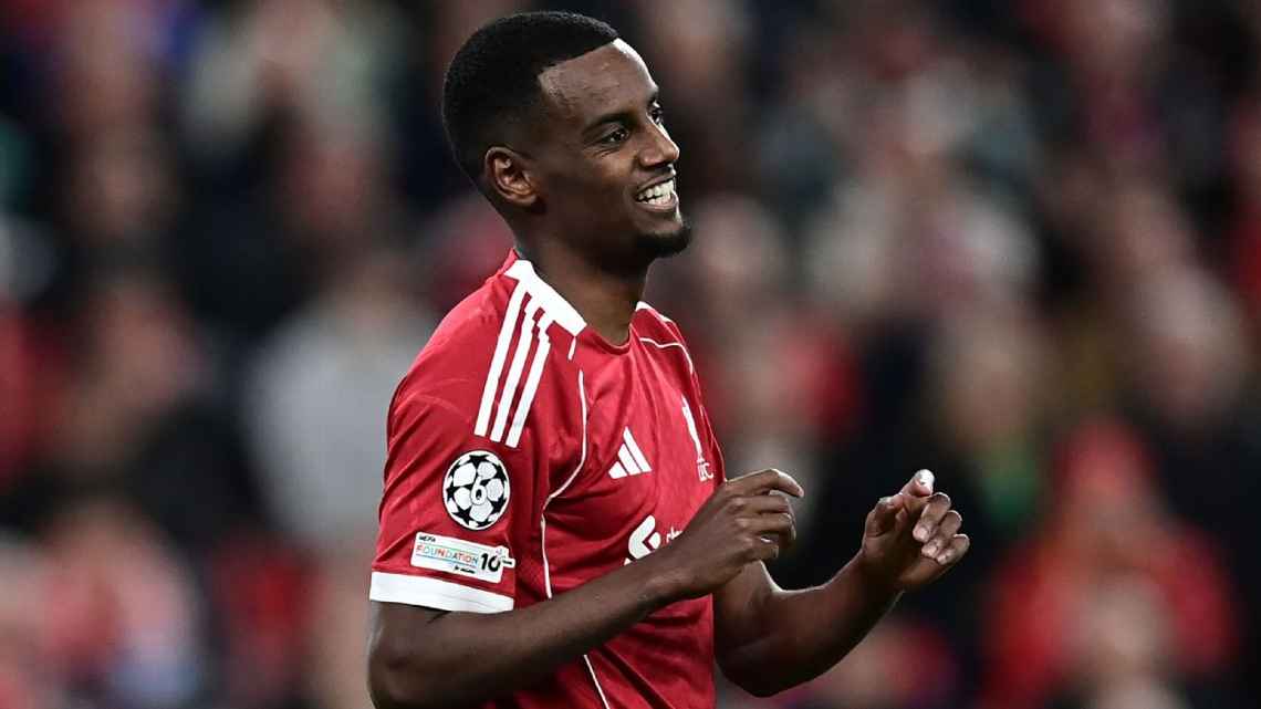 Alexander Isak trong ngày ra mắt Liverpool có ổn không 2