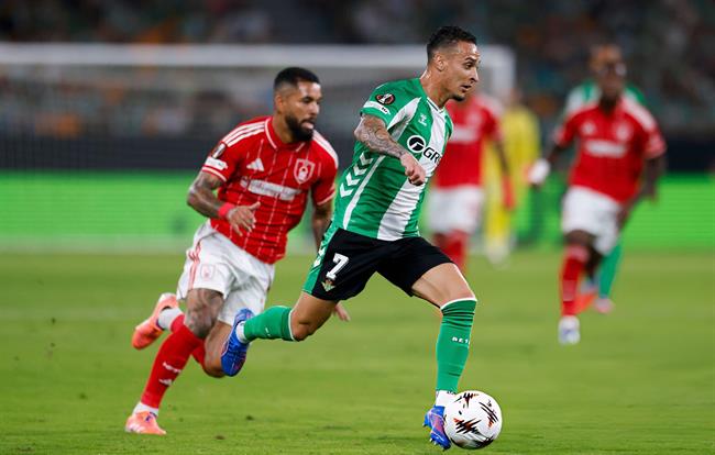 Antony vẫn chưa hài lòng dù tỏa sáng trước Nottingham 1