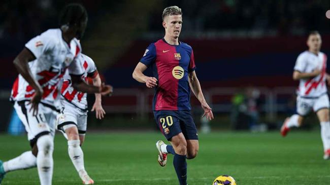 Barcelona Người khổng lồ trên đôi chân đất sét 3