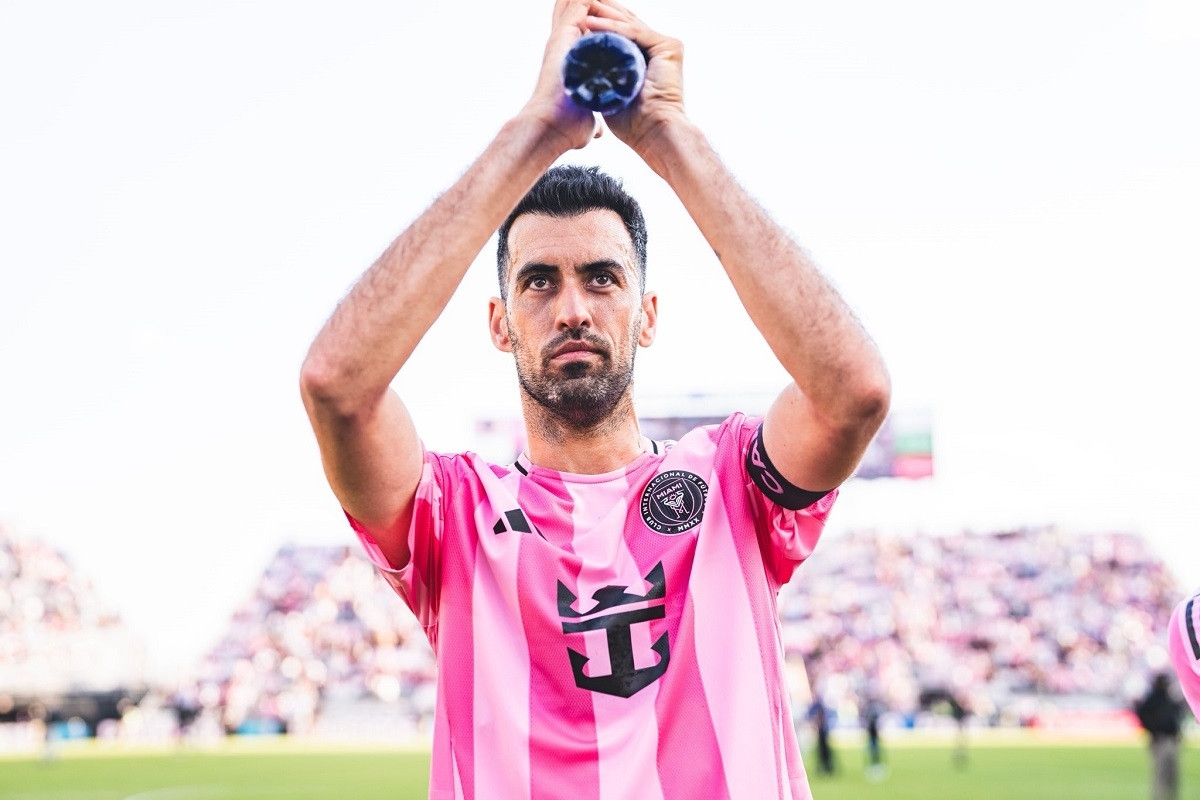 Sergio Busquets giai nghe