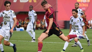 Evan Ferguson bùng nổ với cú poker trong ngày ra mắt Roma