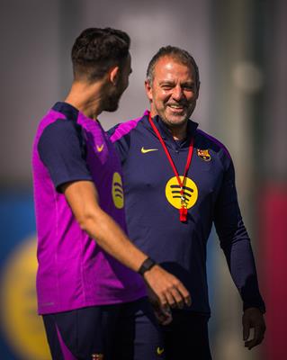 HLV Hansi Flick sẵn sàng cho màn đối đầu với PSG 1