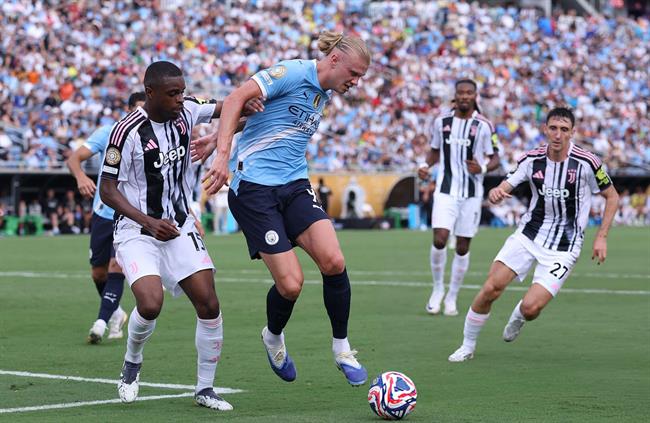 HLV Juventus thừa nhận không thể cạnh tranh với Man City 1