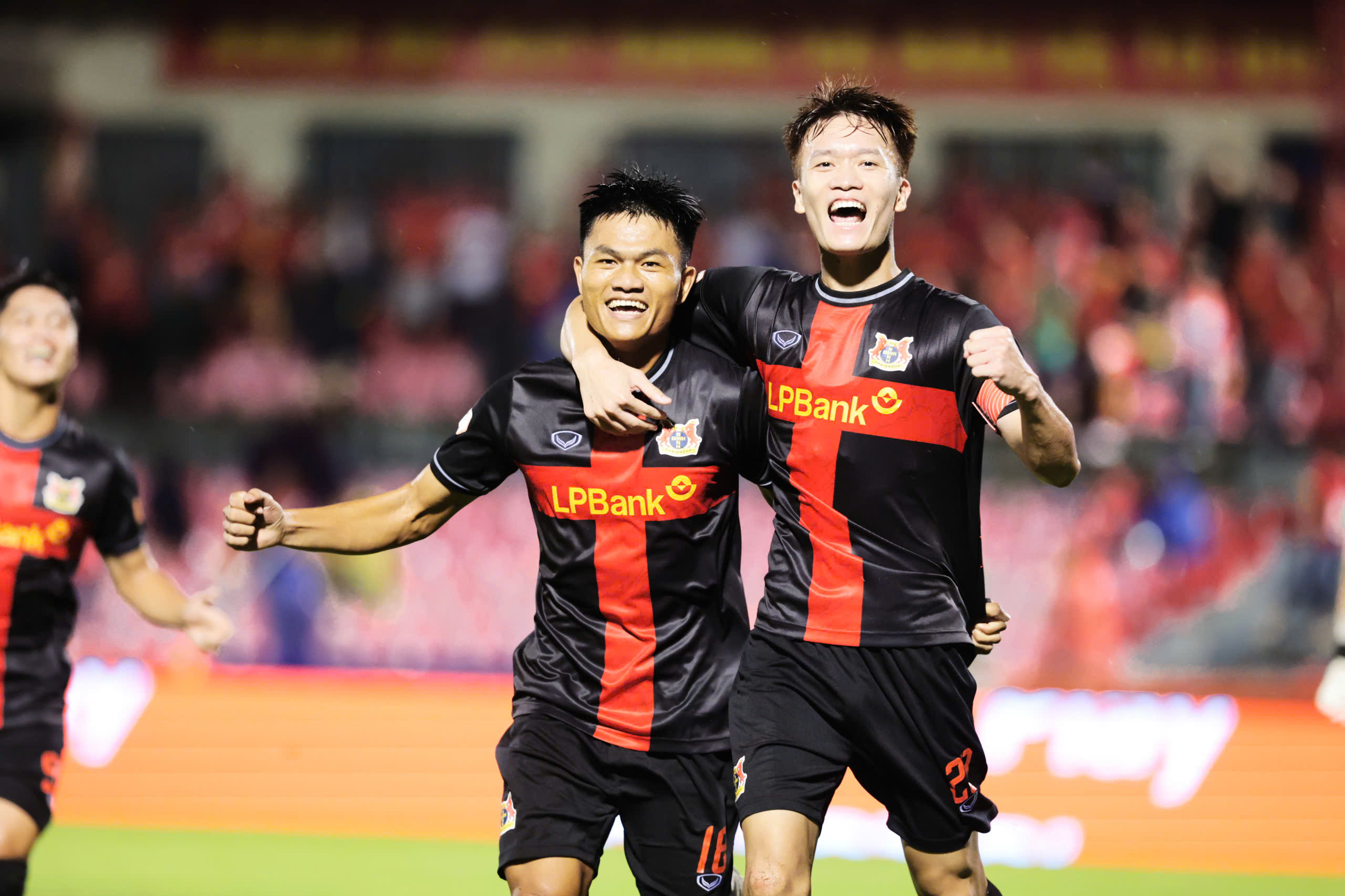 Màn thị uy sức mạnh đầy thuyết phục của tân binh Ninh Bình FC 2