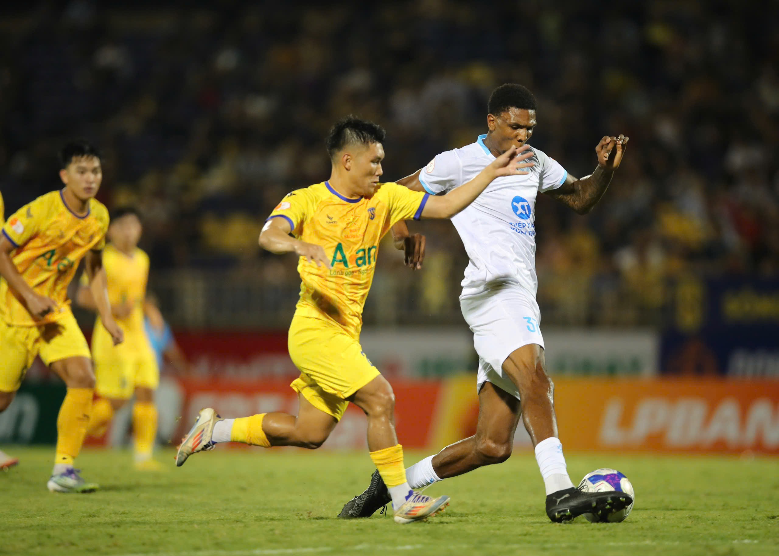 Vòng 2 LPBank VLeague 1-202526 Tân binh lên đỉnh, ông lớn gây thất vọng 2