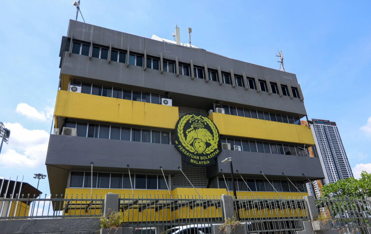 LĐBĐ Malaysia phản bác cáo buộc giả giấy tờ 2