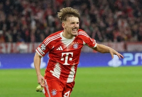 Sao trẻ Lennart Karl của Bayern được so sánh với Ribery