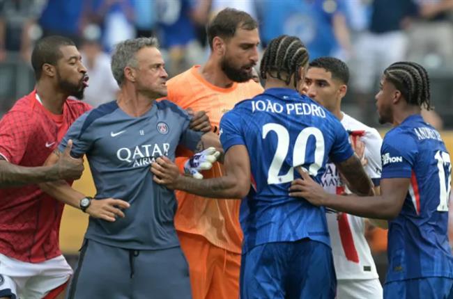 Luis Enrique nguy cơ bị phạt nặng vì xô ngã Joao Pedro 1