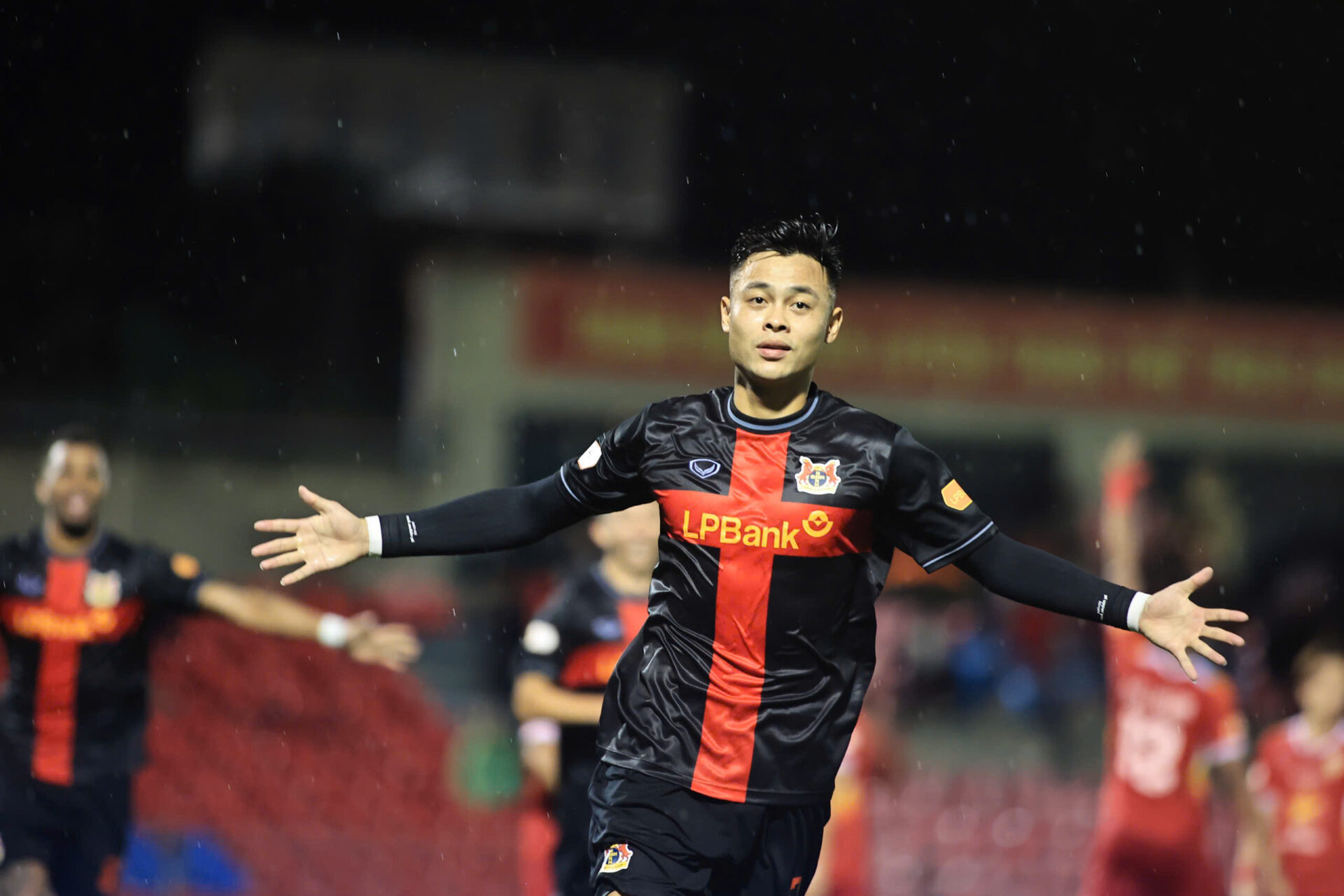 Màn thị uy sức mạnh đầy thuyết phục của tân binh Ninh Bình FC 1