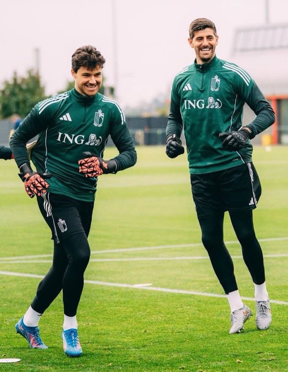 Thủ môn MU nhận lời khuyên từ Courtois trước đại chiến Liverpool 1